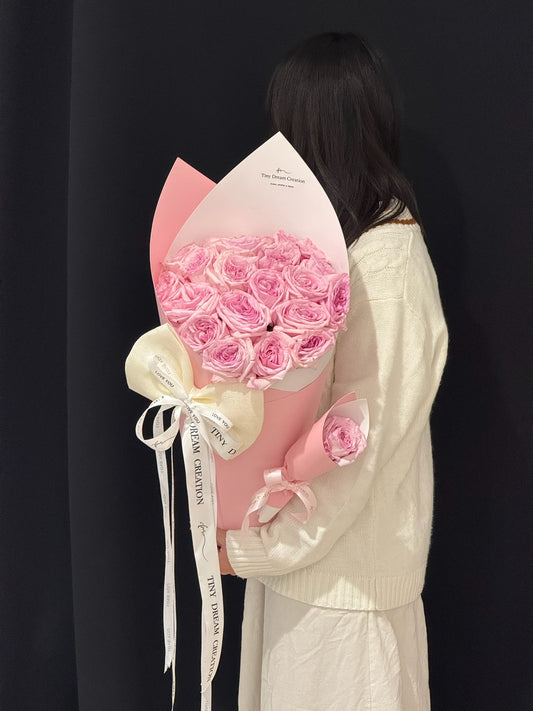 Embracing Under the Moon Bouquet 月下相拥