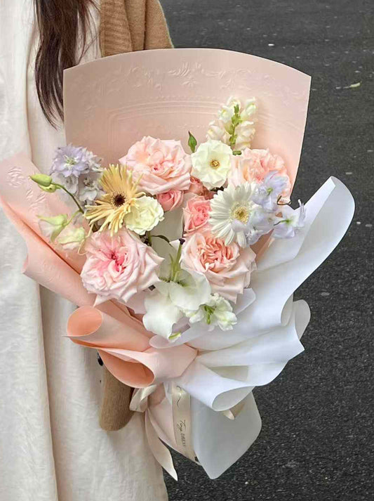 Pink and White Bouquet 粉白花语