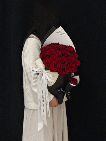 Embracing Under the Moon Bouquet 月下相拥