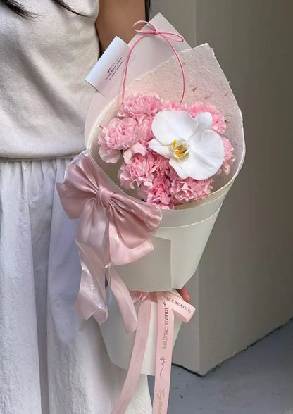Carnations and Phalaenopsis Orchids 康乃馨与蝴蝶兰   